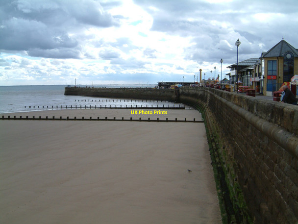 Photo 6"x4" Sea wall, Bridlington Bridlington c2011
