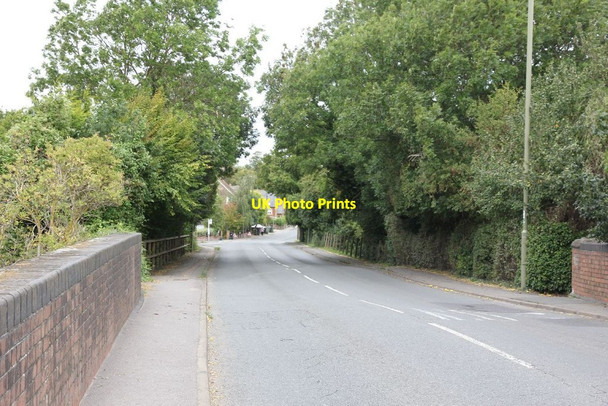 Photo 6"x4" Into Steventon from the bridge Milton Heights c2011