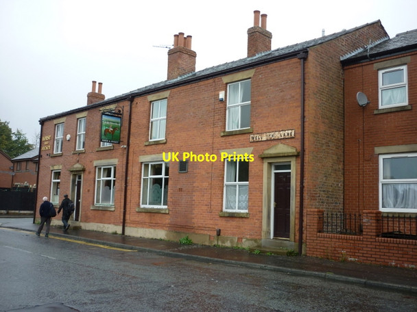 Photo 6"x4" The Horse & Jockey public house Rochdale c2011