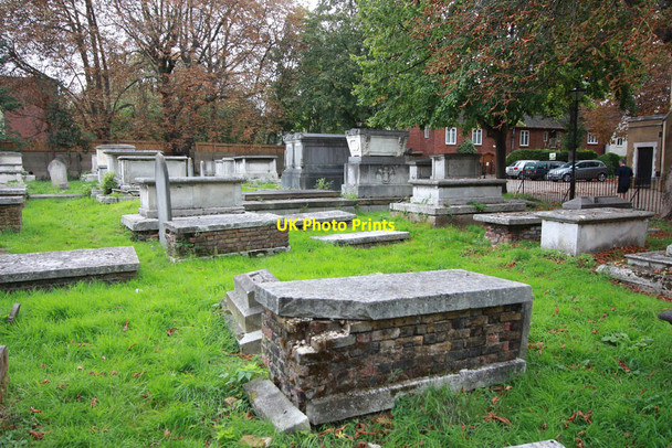 Photo 6"x4" St Mary, Church Hill, Walthamstow - Churchyard Walthamstow c2011 P1