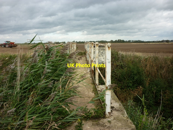 Photo 6"x4" A footbridge over the Holderness Drain Weel c2011