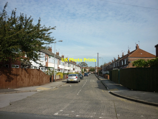 Photo 6"x4" Bedale Avenue off Southcoates Lane Summergangs c2011