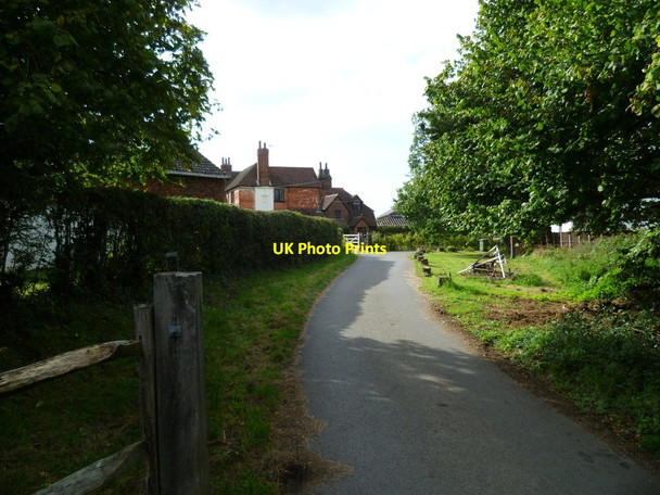 Photo 6"x4" The way to Rowly Farm Rowly c2011