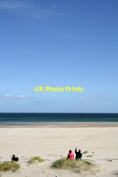 Photo 6"x4" Kite flying at Ross Back Sands Ross\/NU1337 c2011