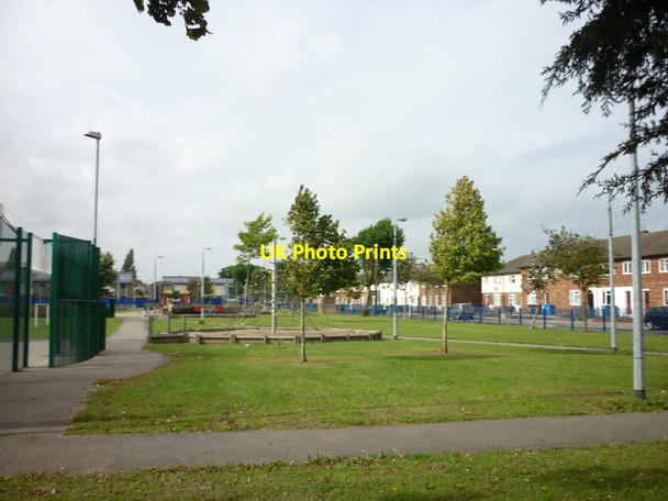 Photo 6"x4" A play area on St John's Grove Marfleet c2011