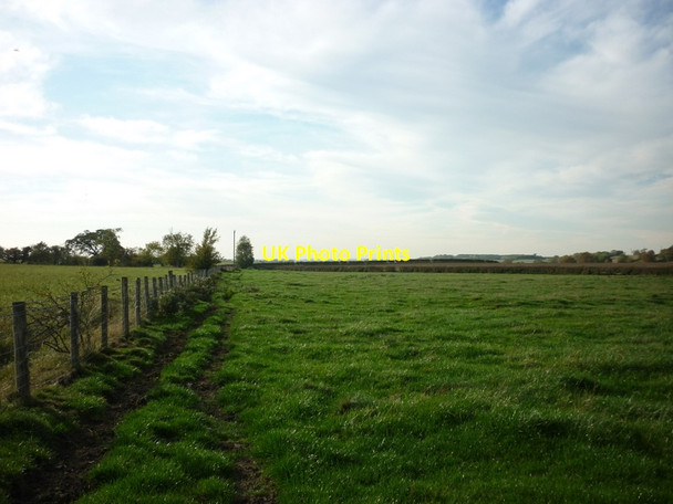 Photo 6"x4" Walking west along the Centenary Way North Grimston c2011