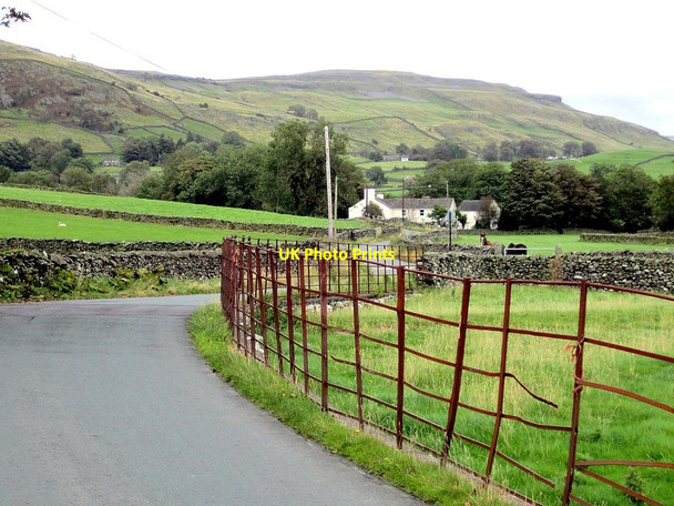 Photo 6"x4" Road north-east of Austwick Town Head\/SD7768 c2011