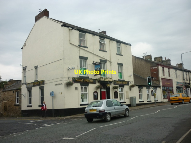 Photo 6"x4" The Golden Cross on Union Street Oswaldtwistle c2011