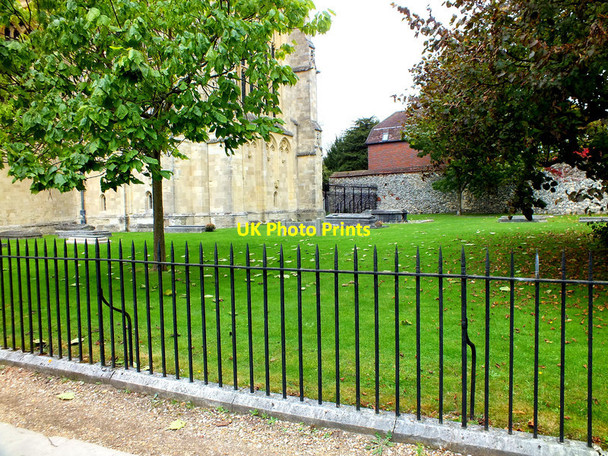 Photo 6"x4" Small graveyard Winchester c2011