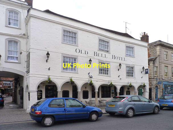 Photo 6"x4" The Old Bell Hotel Warminster c2011
