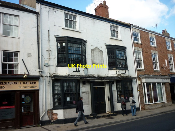 Photo 6"x4" The White Swan on High Street Tadcaster c2011