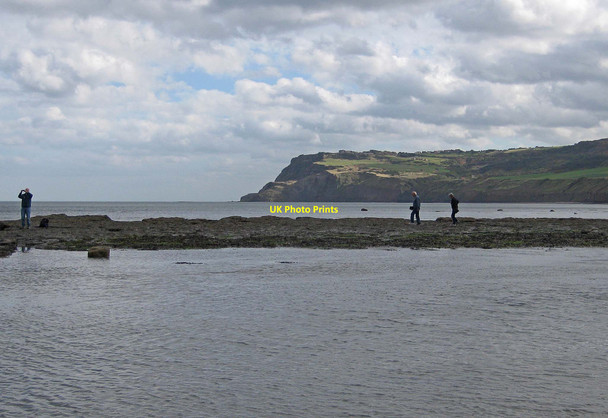Photo 6"x4" On the rocks in Robin Hood's Bay Fylingthorpe c2011