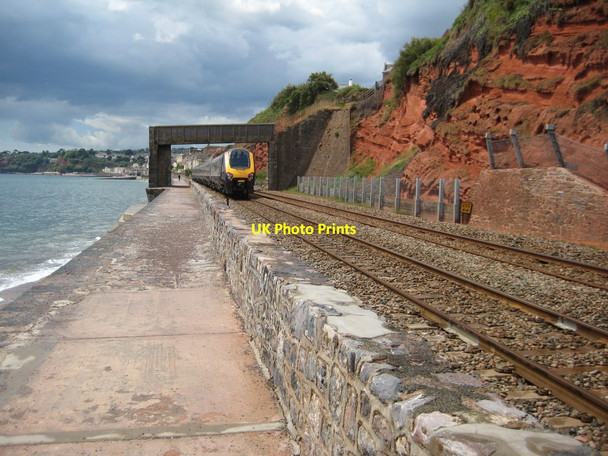 Photo 6"x4" Train approaching Dawlish Dawlish c2011