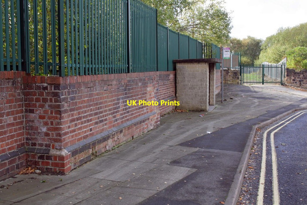 Photo 6"x4" Bus stop shelter on Station Road Staveley\/SK4374 c2011