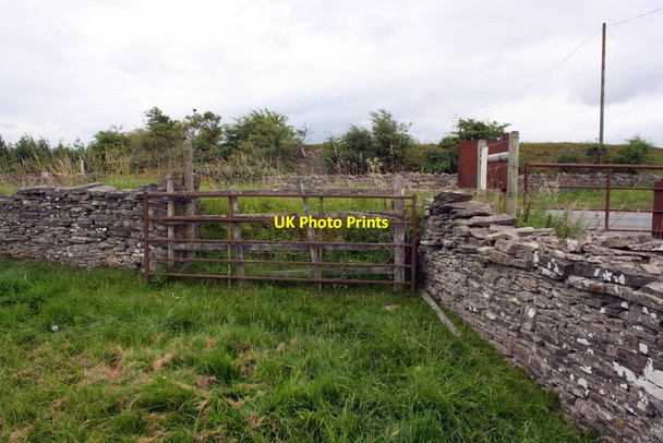 Photo 6"x4" Gateway of field, Yarker Bank Farm Bellerby c2011