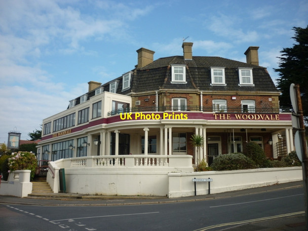 Photo 6"x4" The Woodvale public house Cowes c2011