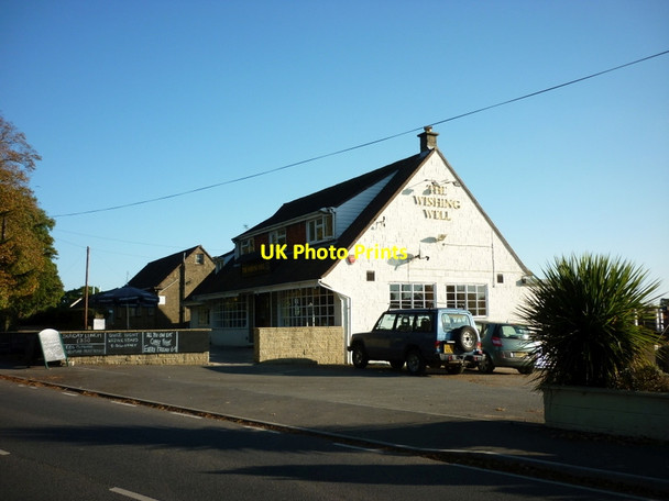 Photo 6"x4" The Wishing Well public house Ryde c2011