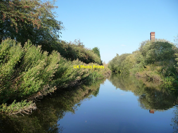 Photo 6"x4" Chesterfield Canal passing disused brickworks Walkeringham c2011