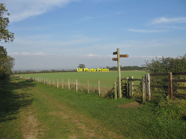 Photo 6"x4" Footpath junction, Broughton Lane Malton\/SE7871 c2011