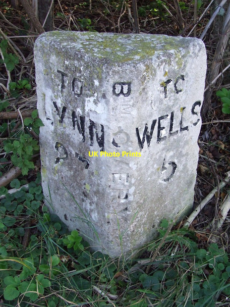 Photo 6"x4" Old Milestone Burnham Overy Staithe c2011