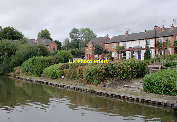 Photo 6"x4" Canalside gardens at Preston Brook, Cheshire Preston Brook\/SJ5680 c2011