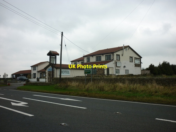 Photo 6"x4" The Country Motel on the A68 Carterway Heads c2011