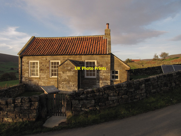 Photo 6"x4" The Old School House Cockayne c2011