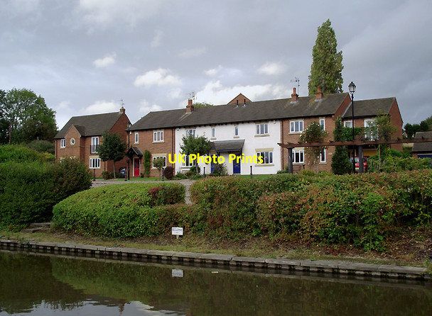 Photo 6"x4" Canalside housing at Preston Brook, Cheshire Preston Brook\/SJ5680 c2011