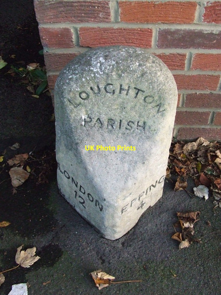 Photo 6"x4" Old Milestone Loughton\/TQ4396 c2011