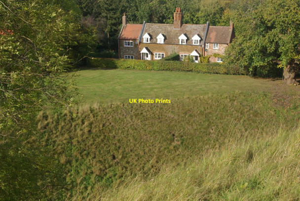 Photo 6"x4" Cottages in Castle Rising Castle Rising c2011