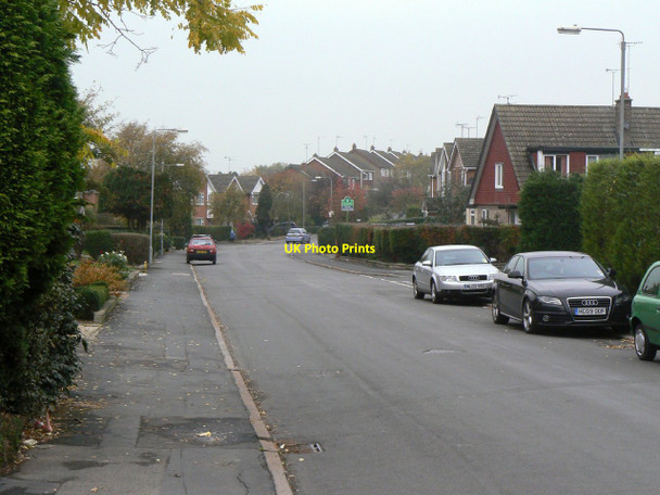 Photo 6"x4" Wolds Drive Plumtree Park c2011