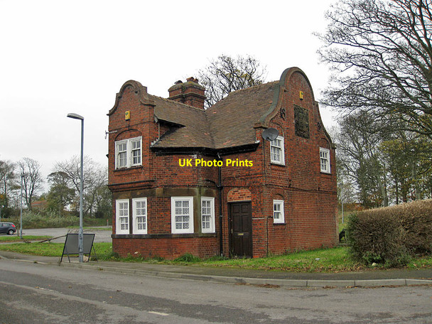 Photo 6"x4" Former gatehouse, Scalby Manor Scarborough\/TA0388 c2011