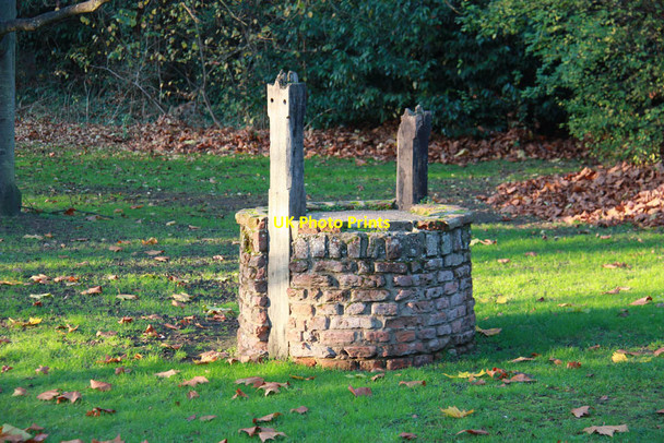 Photo 6"x4" Cedars Park, Waltham Cross - Well Cheshunt c2011