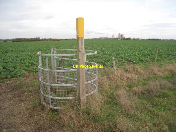 Photo 6"x4" Pointless gate and Newark Sugar factory Newark-on-Trent c2011