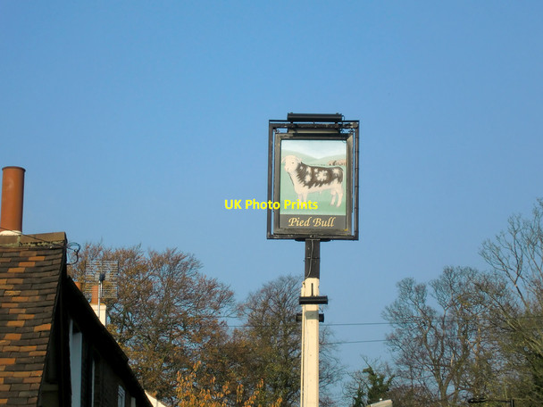 Photo 6"x4" Inn Sign, Pied Bull Public House, Bulls Cross, Enfield Bulls Cross\/TQ3499 c2011