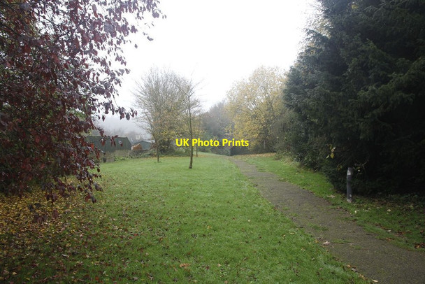Photo 6"x4" Through the station Hampstead Norreys c2011