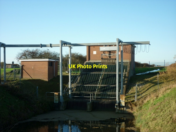 Photo 6"x4" A pumping station on Durham's Warping Drain Moorends c2011