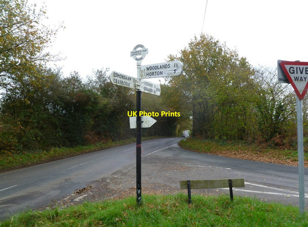 Photo 6"x4" Sutton Hill, fingerpost Romford\/SU0709 c2011