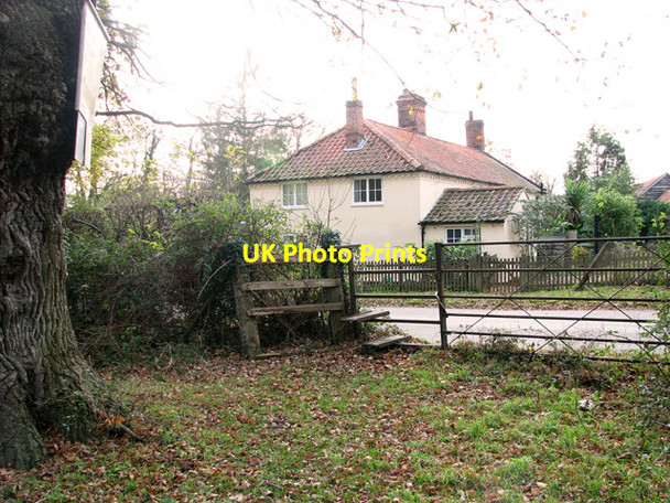 Photo 6"x4" Start of the footpath to Sotterley St Margaret's church Sotterley c2011