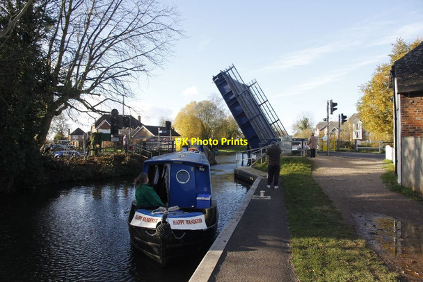 Photo 6"x4" Coming through the bridge Aldermaston Wharf c2011