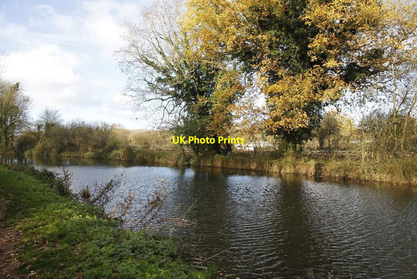 Photo 6"x4" Railway by the bend Aldermaston Wharf c2011