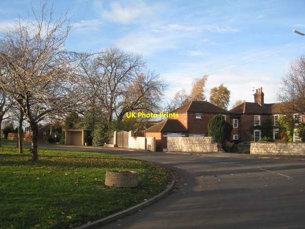 Photo 6"x4" The centre of Auckley Branton\/SE6401 c2011