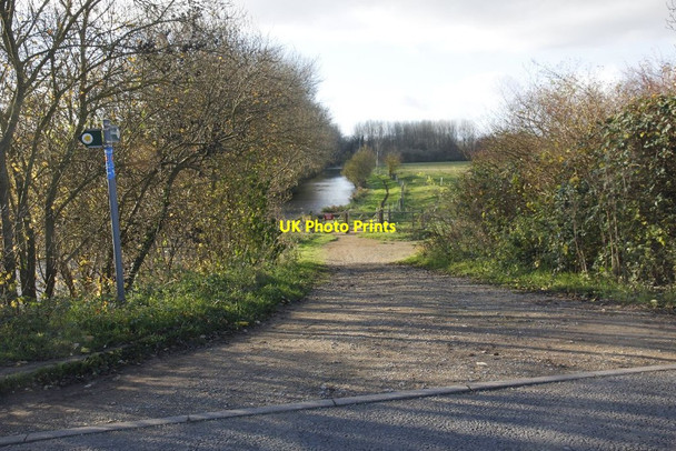 Photo 6"x4" The next bit Aldermmaston c2011