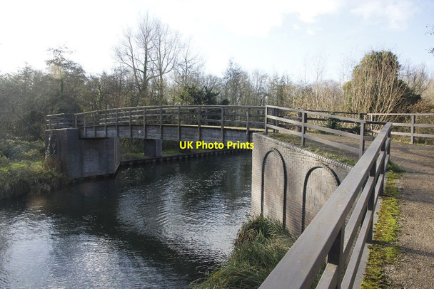 Photo 6"x4" View across the bridge Woolhampton c2011