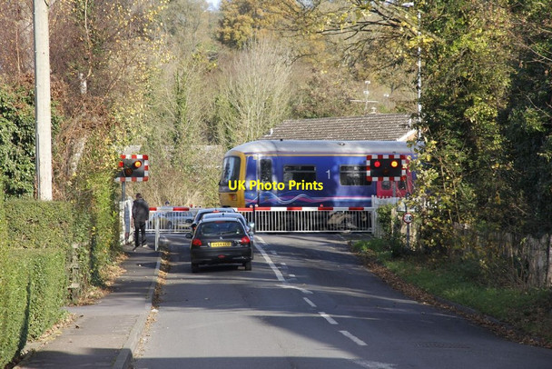Photo 6"x4" Train going through Woolhampton c2011