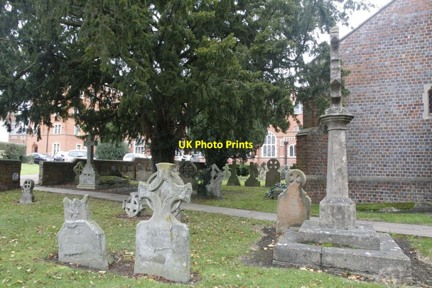 Photo 6"x4" Graves in the churchyard Kiff Green c2011