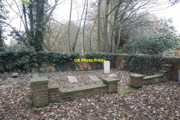 Photo 6"x4" Walled off corner Upper Woolhampton c2011
