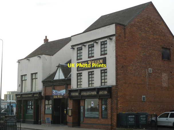 Photo 6"x4" The King William on Market Place Kingston upon Hull c2011