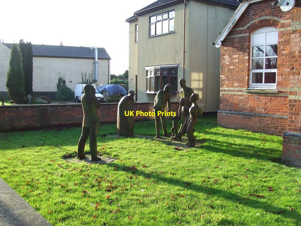 Photo 6"x4" Villagers And Visitor Holbeach c2011