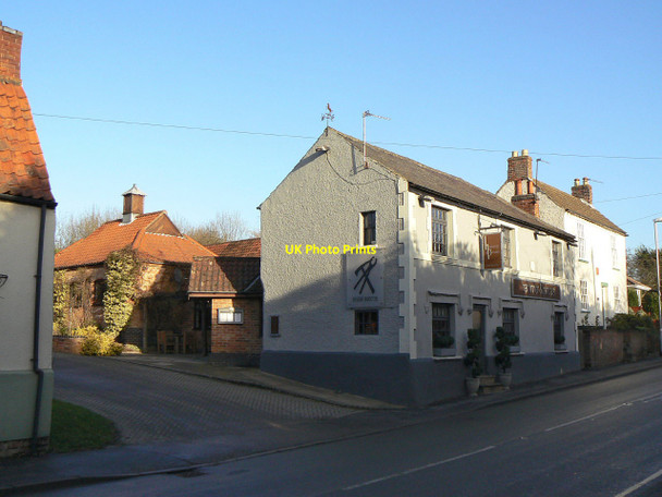 Photo 6"x4" Hammer and Pincers, East Road Wymeswold c2011